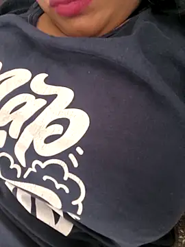 Snapshot of zofikhan chatting on 11-19-25, 05:40 zofikhan online show from 11-19-25, 05:40