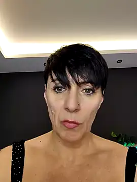 Snapshot of YOURHESZTIA chatting on 12-27-24, 12:34 YOURHESZTIA online show from 12-27-24, 12:34