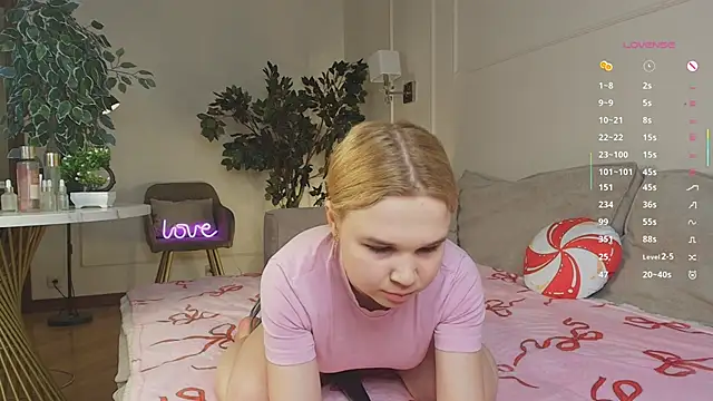 OdetteHarwick online show from 02-18-26, 08:10