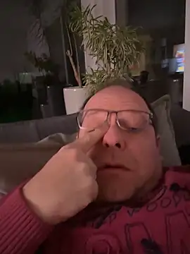 coupleLatinaLovers online show from 12-18-24, 05:59