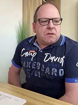 coupleLatinaLovers online show from 03-19-25, 10:00