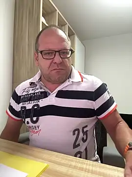 coupleLatinaLovers online show from 10-10-25, 05:17