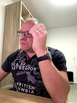 coupleLatinaLovers online show from 11-28-25, 07:00