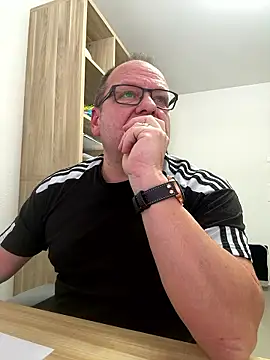 coupleLatinaLovers online show from 01-12-26, 08:19