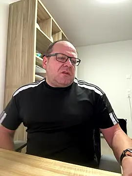 coupleLatinaLovers online show from 01-13-26, 06:40