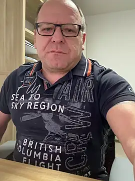 coupleLatinaLovers online show from 02-19-26, 06:09