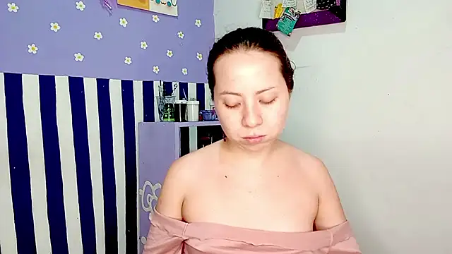 Snapshot of PetiteIvoryQueen19 chatting on 06-15-26, 04:58 PetiteIvoryQueen19 online show from 06-15-26, 04:58
