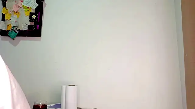 Snapshot of PetiteIvoryQueen19 chatting on 06-18-26, 06:02 PetiteIvoryQueen19 online show from 06-18-26, 06:02