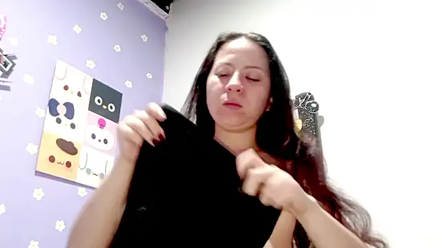 Snapshot of PetiteIvoryQueen19 chatting on 06-23-26, 05:27 PetiteIvoryQueen19 online show from 06-23-26, 05:27