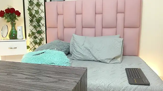 isabela ferrer  online show from 02-04-25, 04:18