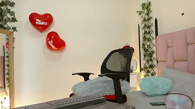 isabela ferrer  online show from 02-14-25, 04:52