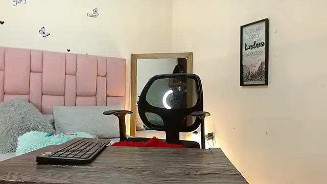 isabela ferrer  online show from 09-12-25, 01:33