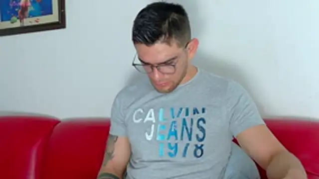 Snapshot of Sexy_Alejandro_ chatting on 05-27-26, 11:40 Sexy Alejandro online show from 05-27-26, 11:40