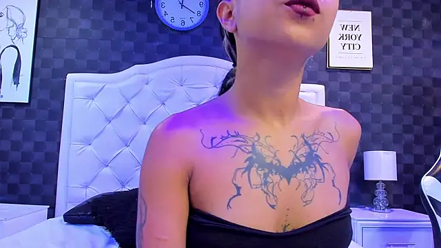 Snapshot of rave_connor chatting on 12-18-24, 06:35 rave connor online show from 12-18-24, 06:35