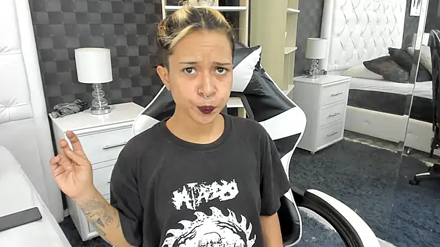 Snapshot of rave_connor chatting on 01-27-25, 07:13 rave connor online show from 01-27-25, 07:13