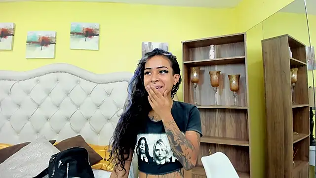 Snapshot of rave_connor chatting on 02-06-25, 06:13 rave connor online show from 02-06-25, 06:13