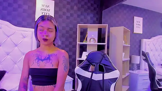 Snapshot of rave_connor chatting on 02-14-25, 07:23 rave connor online show from 02-14-25, 07:23