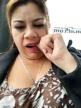 Laura-Hernandez online show from 12-23-24, 04:06