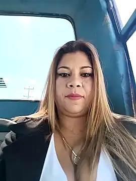 Laura-Hernandez online show from 01-22-25, 04:12