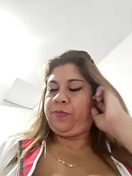 Laura-Hernandez online show from 02-18-25, 05:42