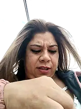 Laura-Hernandez online show from 10-09-25, 04:27