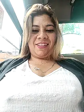 Laura-Hernandez online show from 10-10-25, 02:05