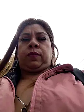 Laura-Hernandez online show from 10-31-25, 02:40