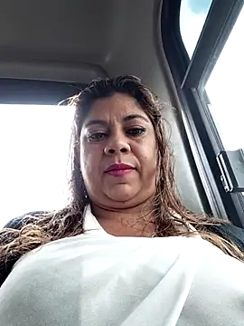 Laura-Hernandez online show from 12-22-25, 03:20