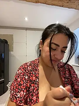 Snapshot of Alma- chatting on 12-21-24, 10:17 Alma- online show from 12-21-24, 10:17