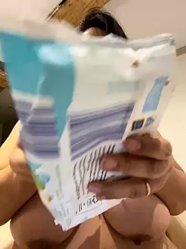 Snapshot of Alma- chatting on 01-01-25, 02:52 Alma- online show from 01-01-25, 02:52