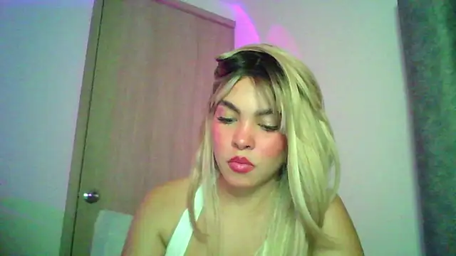 Snapshot of Kiri_Cutee chatting on 11-11-25, 04:01 Kiri Cutee online show from 11-11-25, 04:01