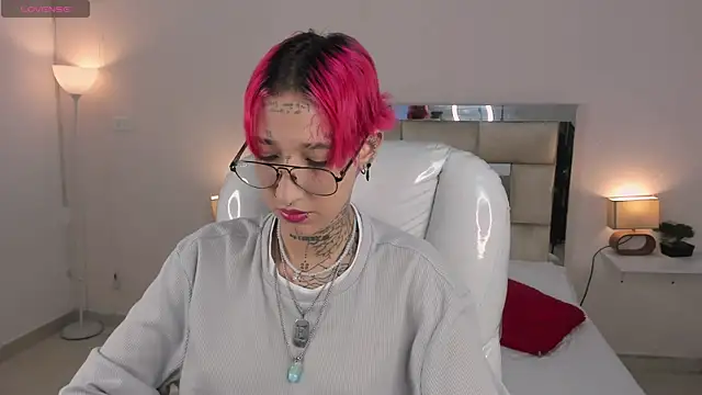 ravengreen  online show from 02-08-25, 09:46