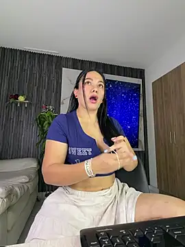 Snapshot of Abril10_ chatting on 07-17-26, 11:39 Abril10 online show from 07-17-26, 11:39