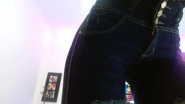 Snapshot of shantal_ray4 chatting on 03-06-25, 03:35 shantal ray4 online show from 03-06-25, 03:35