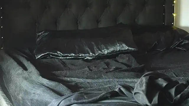 Snapshot of Sexofernandez24 chatting on 02-03-25, 04:10 Sexofernandez24 online show from 02-03-25, 04:10