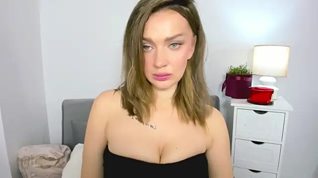 Snapshot of OliviaFantasy chatting on 01-14-25, 07:32 OliviaFantasy online show from 01-14-25, 07:32