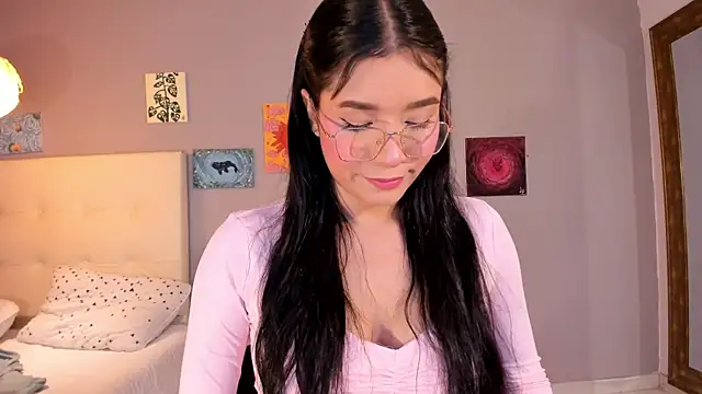 Maia W10 online show from 05-27-26, 12:24