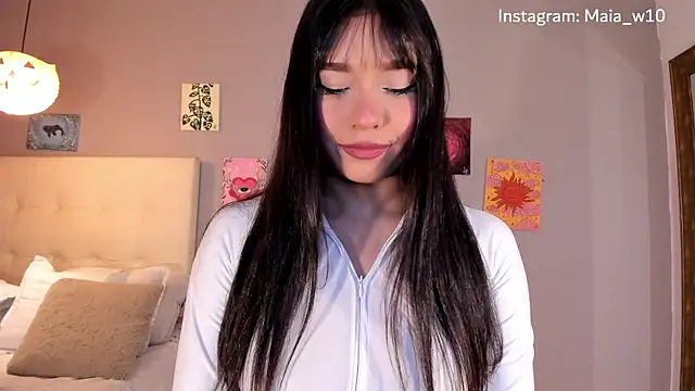 Maia W10 online show from 06-27-26, 12:22