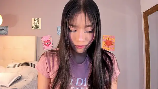 Maia W10 online show from 07-04-26, 12:33