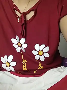 Snapshot of Nadia-2 chatting on 01-04-25, 10:27 Nadia-2 online show from 01-04-25, 10:27