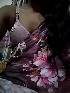 Snapshot of Nadia-2 chatting on 11-13-25, 10:52 Nadia-2 online show from 11-13-25, 10:52