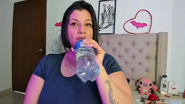 Snapshot of AngeleRoux chatting on 10-15-25, 02:28 AngeleRoux online show from 10-15-25, 02:28