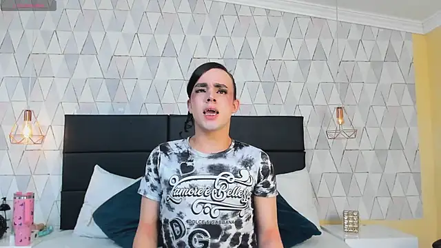 Snapshot of JustinePerry chatting on 12-19-25, 04:08 JustinePerry online show from 12-19-25, 04:08