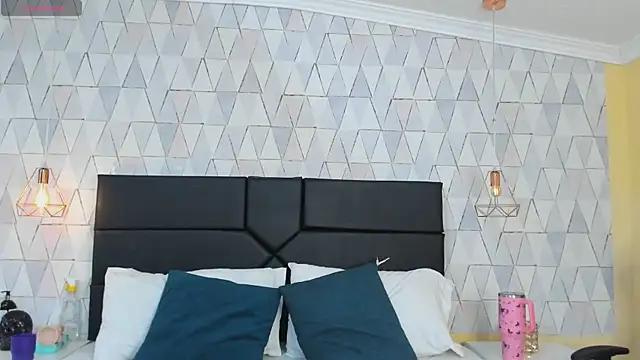 Snapshot of JustinePerry chatting on 12-20-25, 03:46 JustinePerry online show from 12-20-25, 03:46