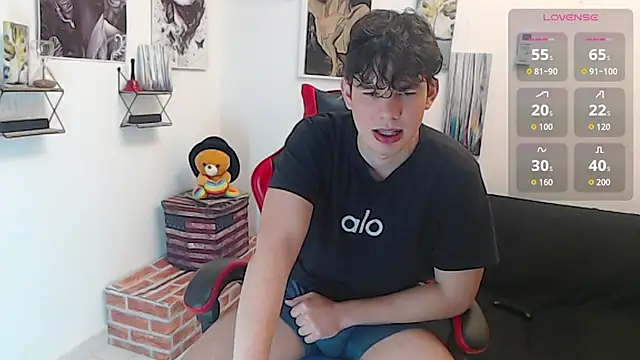 Snapshot of Angelo-cianuro- chatting on 06-03-26, 12:13 Angelo-cianuro- online show from 06-03-26, 12:13
