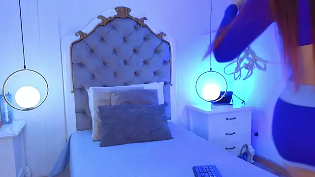 Snapshot of _ambar_Adamss chatting on 10-12-25, 11:42 ambar Adamss online show from 10-12-25, 11:42