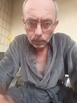 Snapshot of BesterJunge45 chatting on 07-15-26, 03:23 BesterJunge45 online show from 07-15-26, 03:23