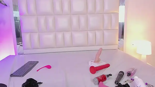 Snapshot of Alhana_pulido chatting on 12-24-24, 08:05 Alhana pulido online show from 12-24-24, 08:05