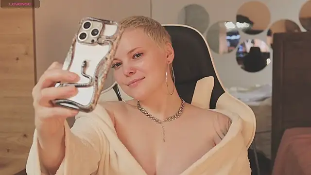 LikaBerry1 online show from 12-21-25, 12:01