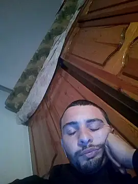 Snapshot of Hazembahloul chatting on 01-12-26, 10:15 Hazembahloul online show from 01-12-26, 10:15